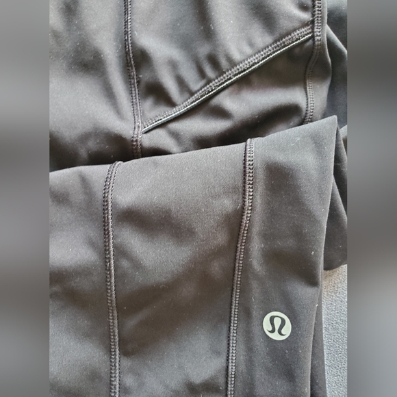Lululemon 3/4 length leggings size 10 BLACK - Picture 3 of 4